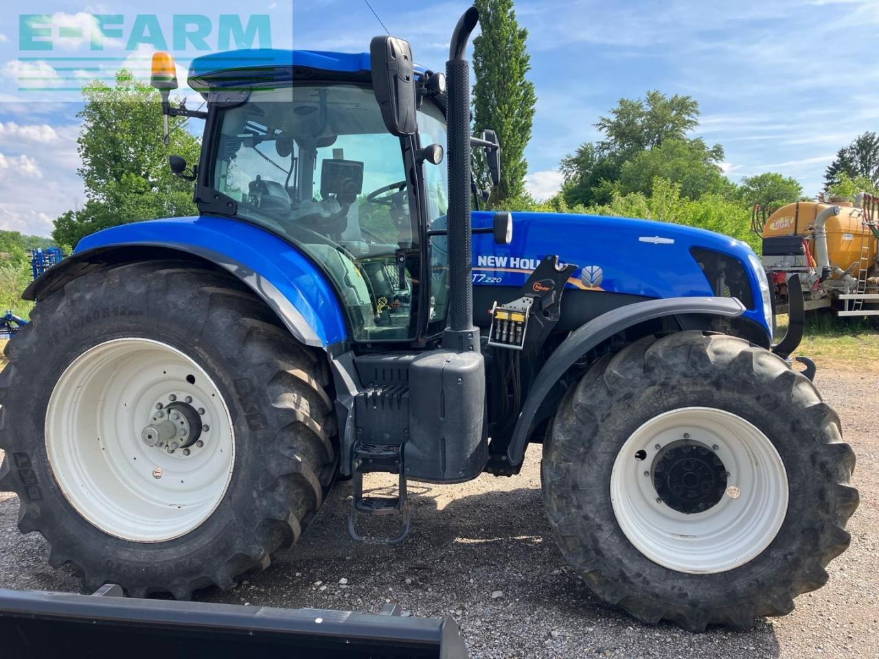 New Holland T7.220 - Farm tractor: picture 5 New Holland T7.220 - Farm tractor: picture 5