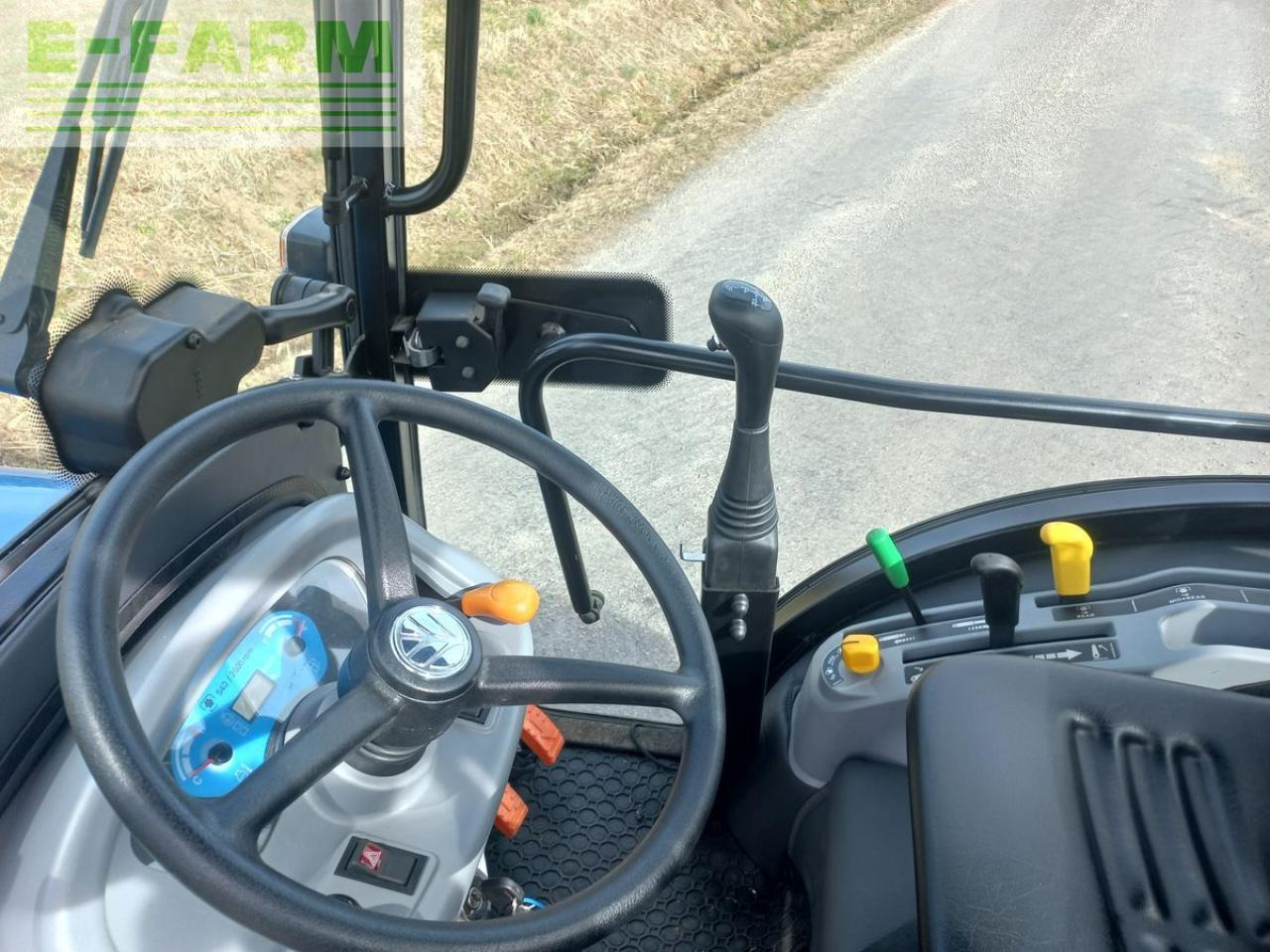 Farm tractor New Holland boomer 25: picture 7