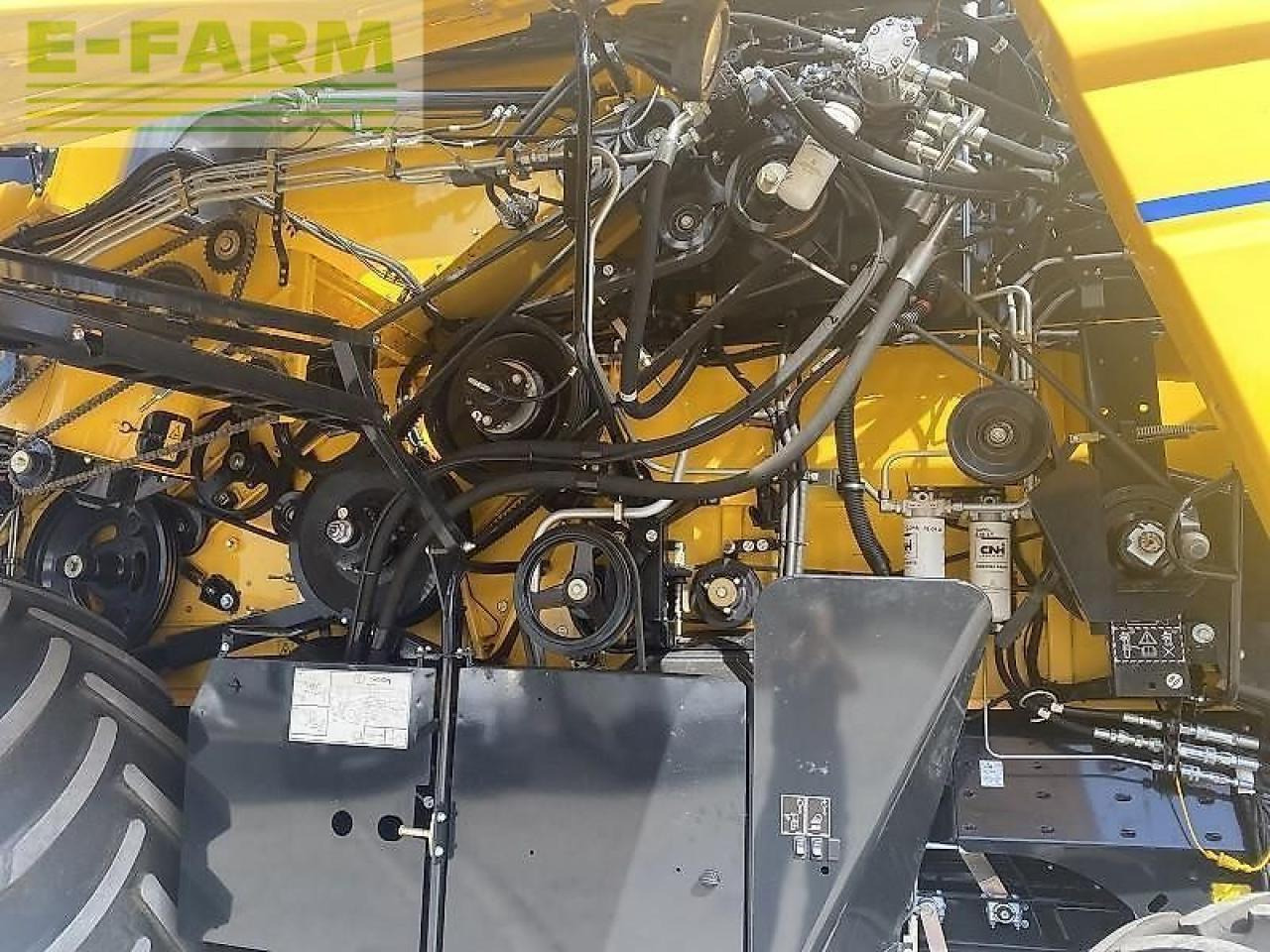 Combine harvester New Holland cx 8.90: picture 9