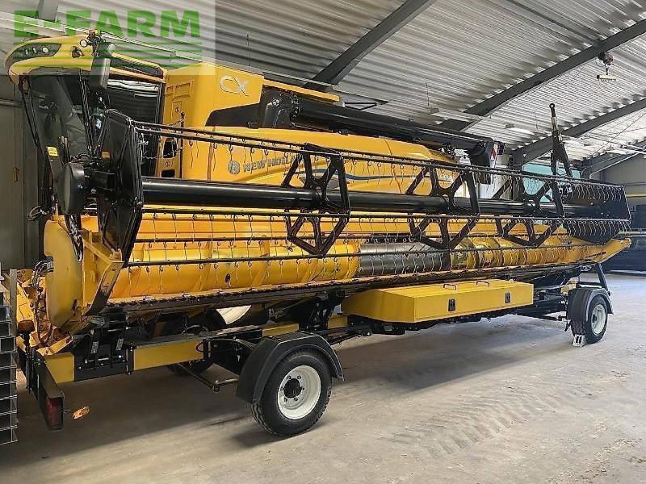 Combine harvester New Holland cx 8.90: picture 17