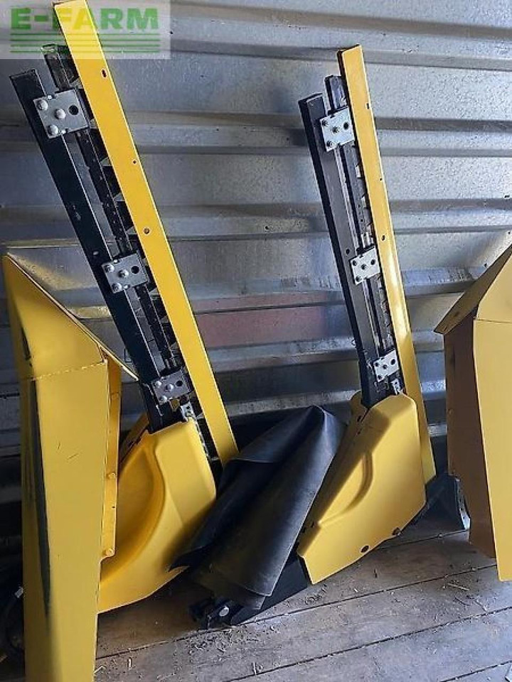 Combine harvester New Holland cx 8.90: picture 20