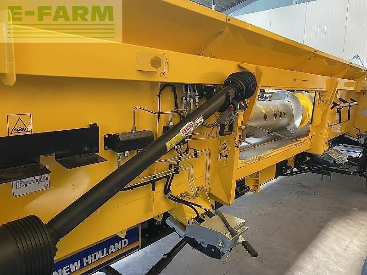 Combine harvester New Holland cx 8.90: picture 18
