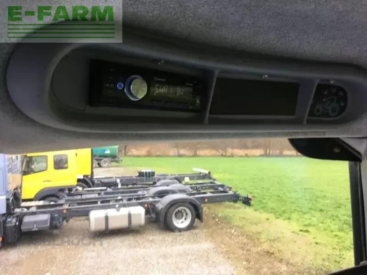 Farm tractor New Holland t 6020: picture 8