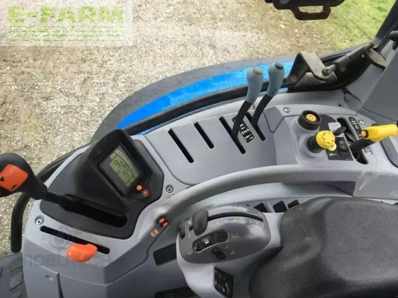 Farm tractor New Holland t 6020: picture 7