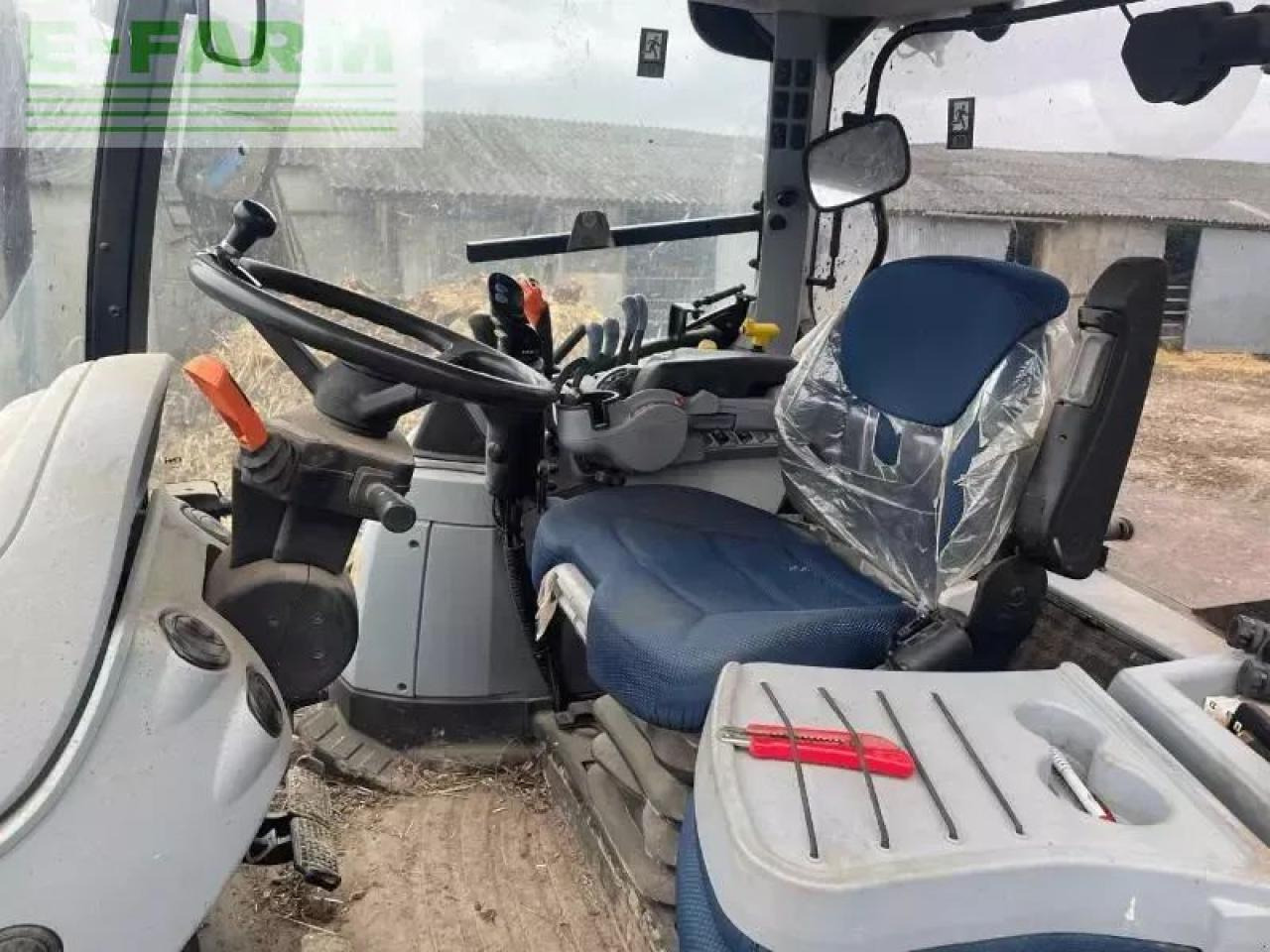 New Holland t6.125 - Farm tractor: picture 3 New Holland t6.125 - Farm tractor: picture 3