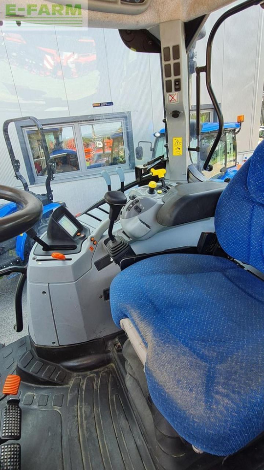 Farm tractor New Holland t6.150: picture 7