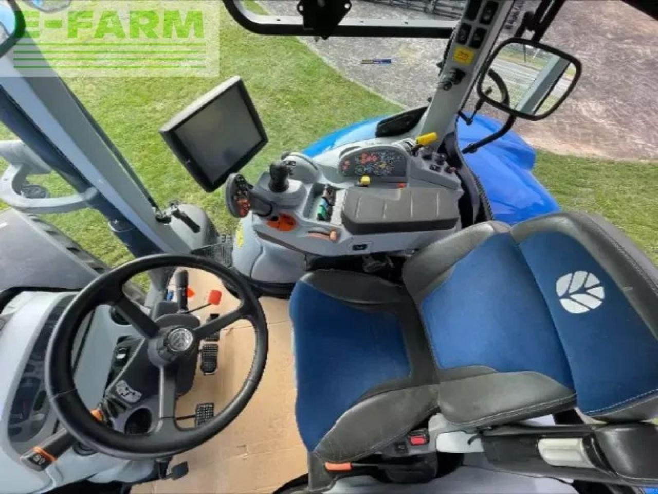 Farm tractor New Holland t7.190: picture 8