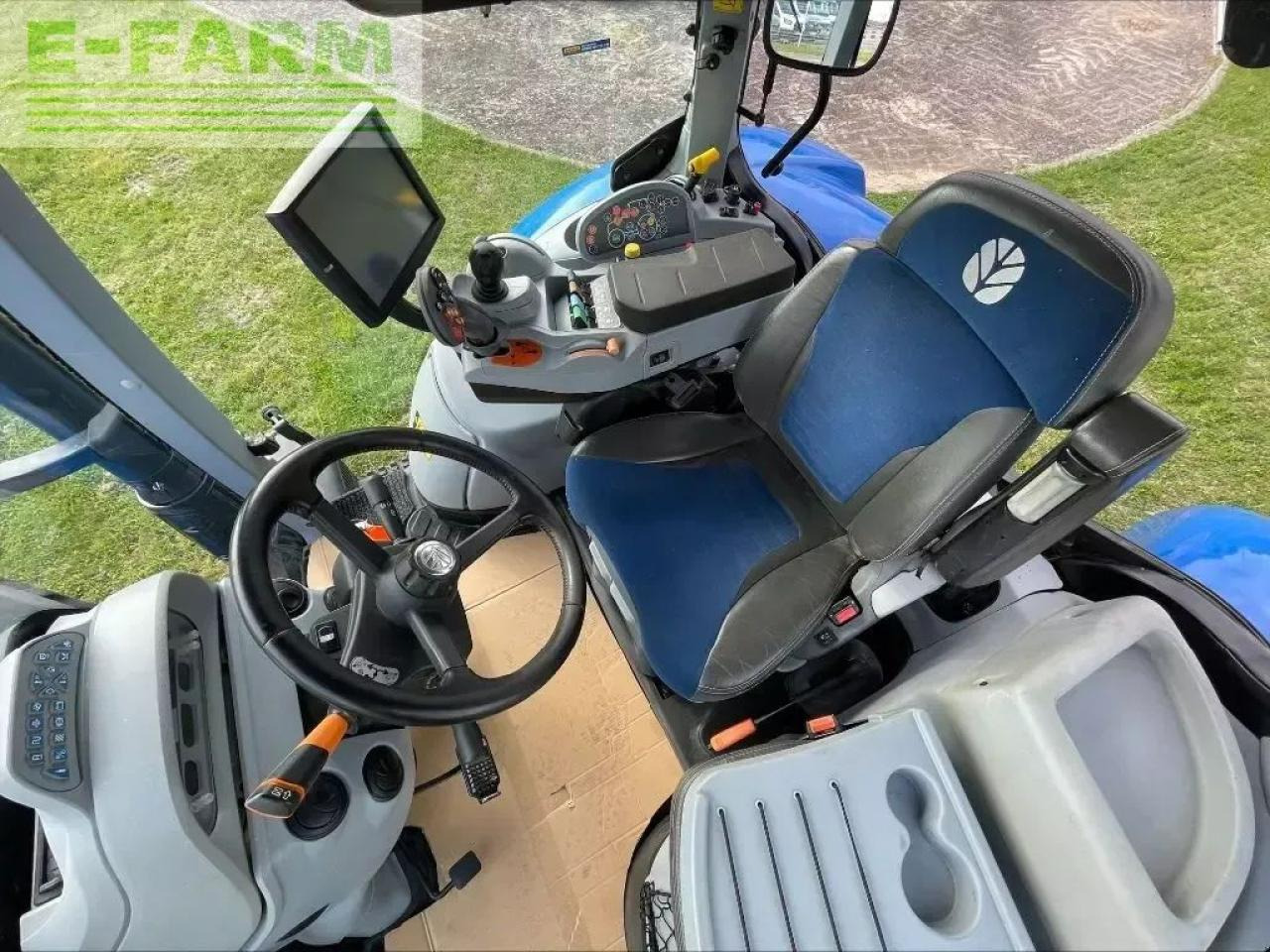 Farm tractor New Holland t7.190: picture 9