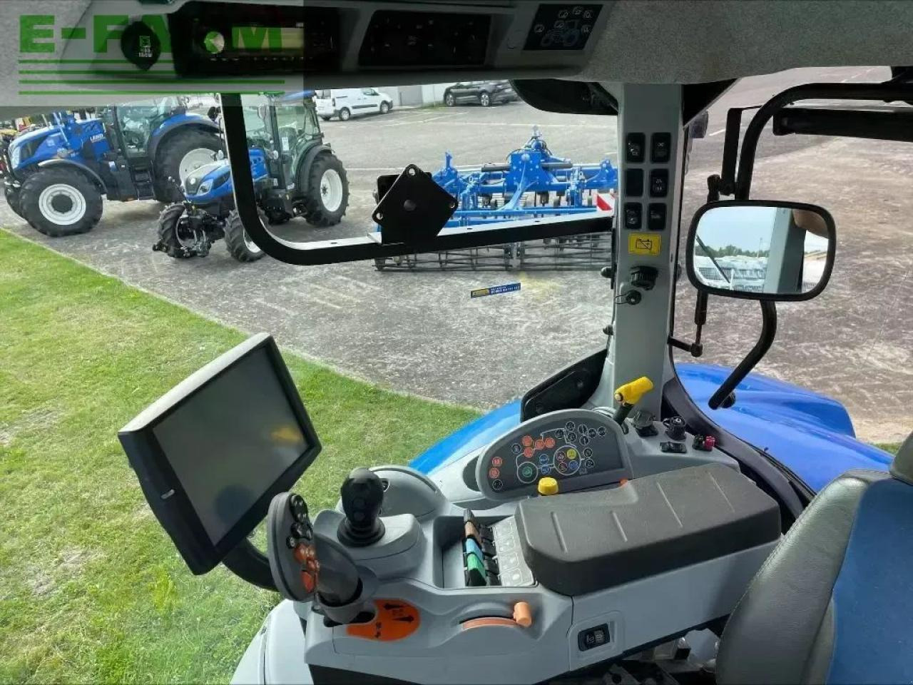 Farm tractor New Holland t7.190: picture 10