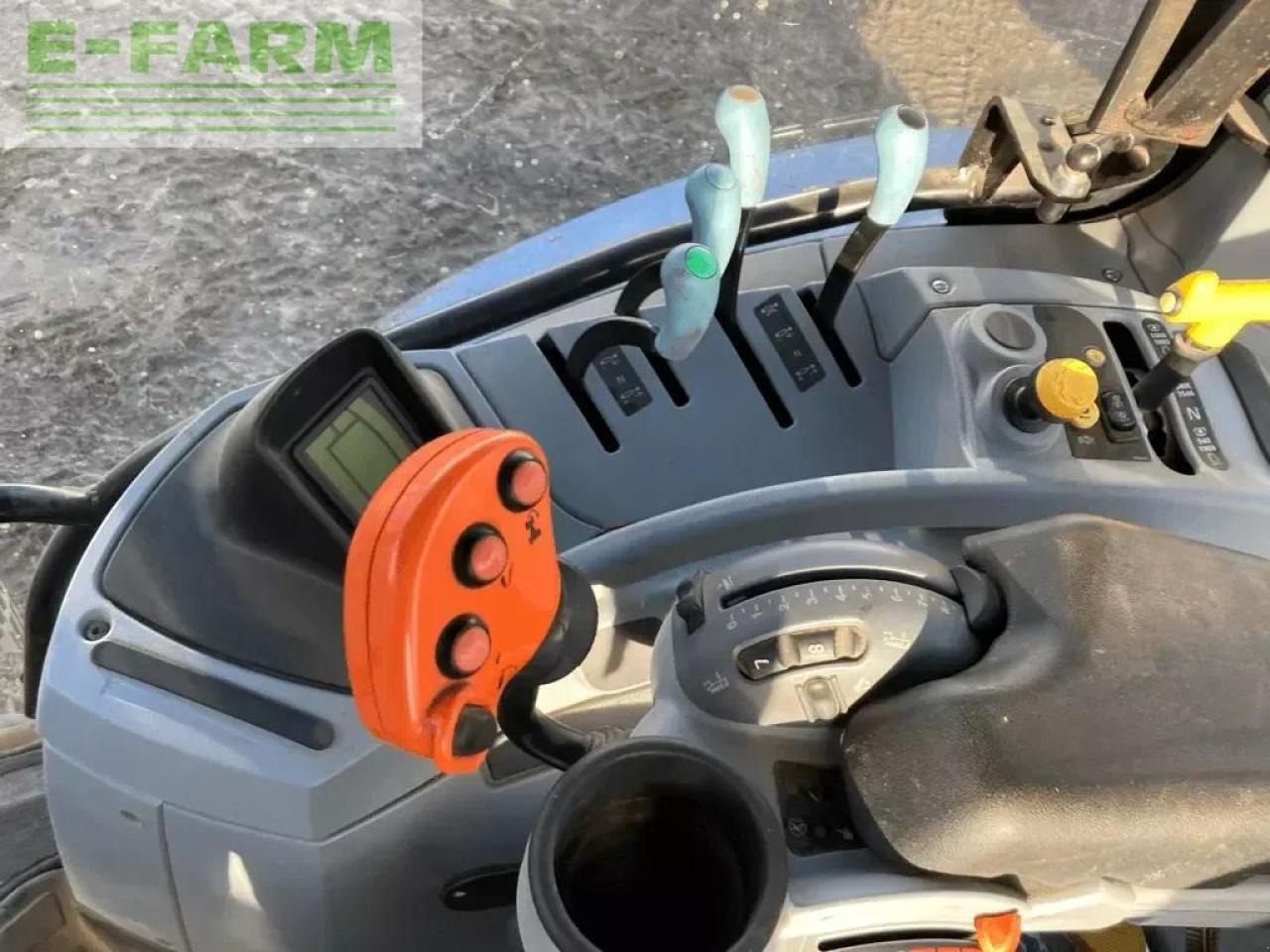 New Holland t7.210 rc s5 - Farm tractor: picture 4 New Holland t7.210 rc s5 - Farm tractor: picture 4