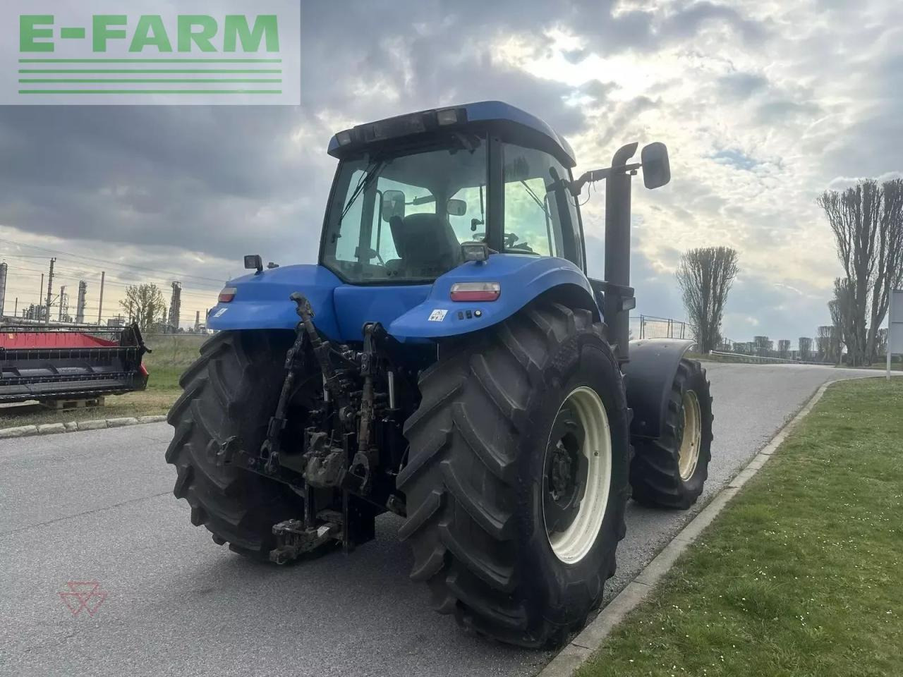 Farm tractor New Holland t8040: picture 6
