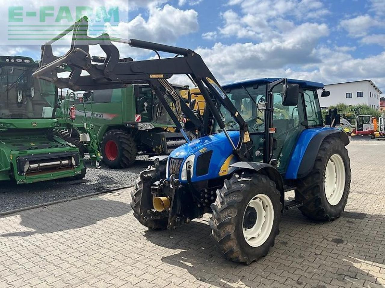New Holland tl 90 a A - Farm tractor: picture 2 New Holland tl 90 a A - Farm tractor: picture 2