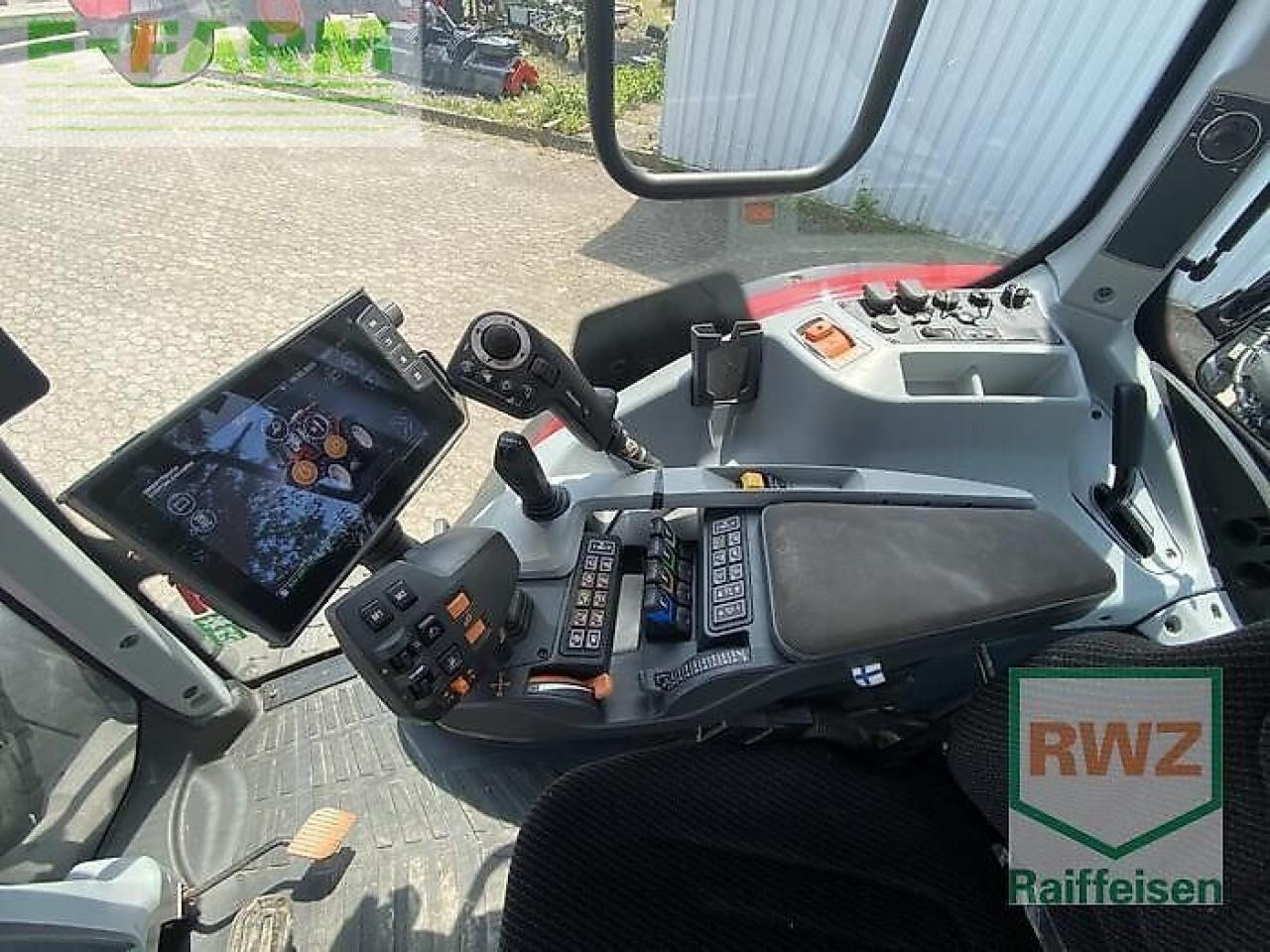 Farm tractor Valtra n135 d schlepper: picture 9