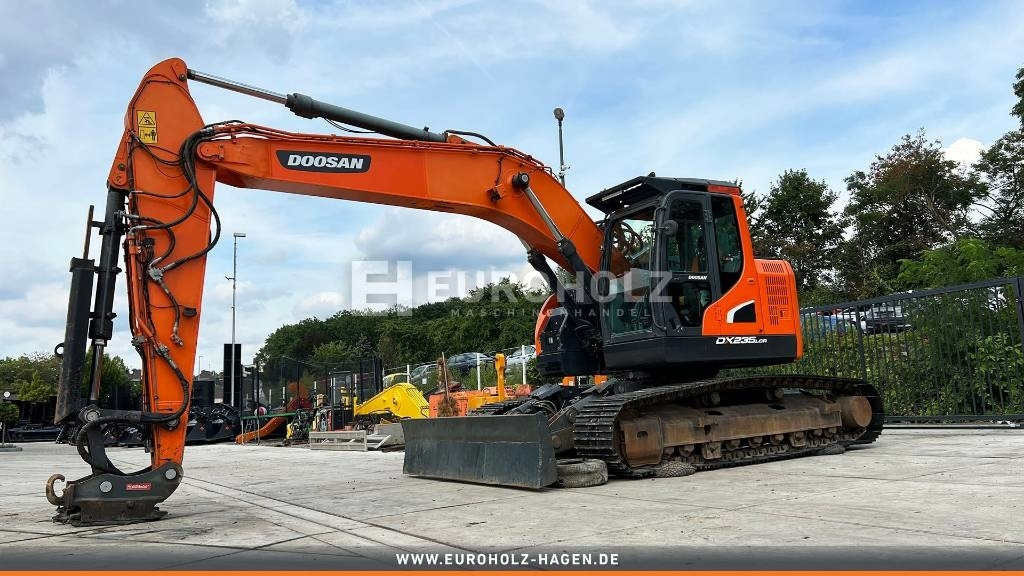 Doosan Kettenbagger DX 235 LCR-5, hyd. SW OilQuick 70-55 - Crawler excavator: picture 5 Doosan Kettenbagger DX 235 LCR-5, hyd. SW OilQuick 70-55 - Crawler excavator: picture 5