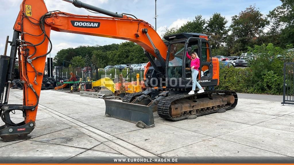 Doosan Kettenbagger DX 235 LCR-5, hyd. SW OilQuick 70-55 - Crawler excavator: picture 2 Doosan Kettenbagger DX 235 LCR-5, hyd. SW OilQuick 70-55 - Crawler excavator: picture 2