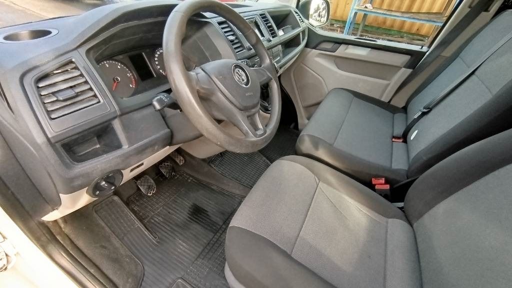 Volkswagen T5 2.0 TDI Kastenwagen, 8x Reifen, PDC, Klima, AHK - Small van: picture 4 Volkswagen T5 2.0 TDI Kastenwagen, 8x Reifen, PDC, Klima, AHK - Small van: picture 4