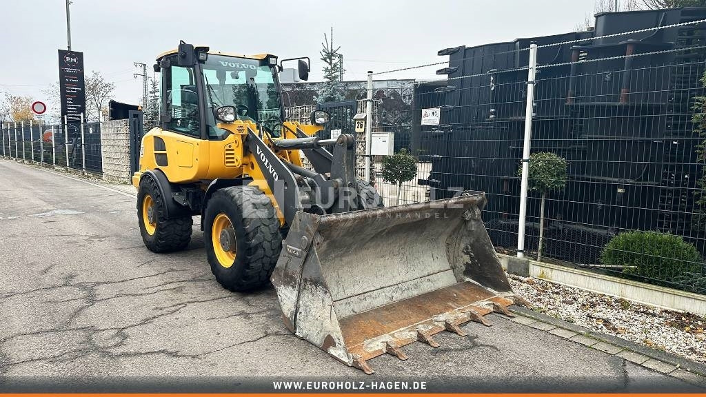 Volvo L 28 F, Radlader, hydr. Schnellwechsler, Schaufel - Wheel loader: picture 4 Volvo L 28 F, Radlader, hydr. Schnellwechsler, Schaufel - Wheel loader: picture 4