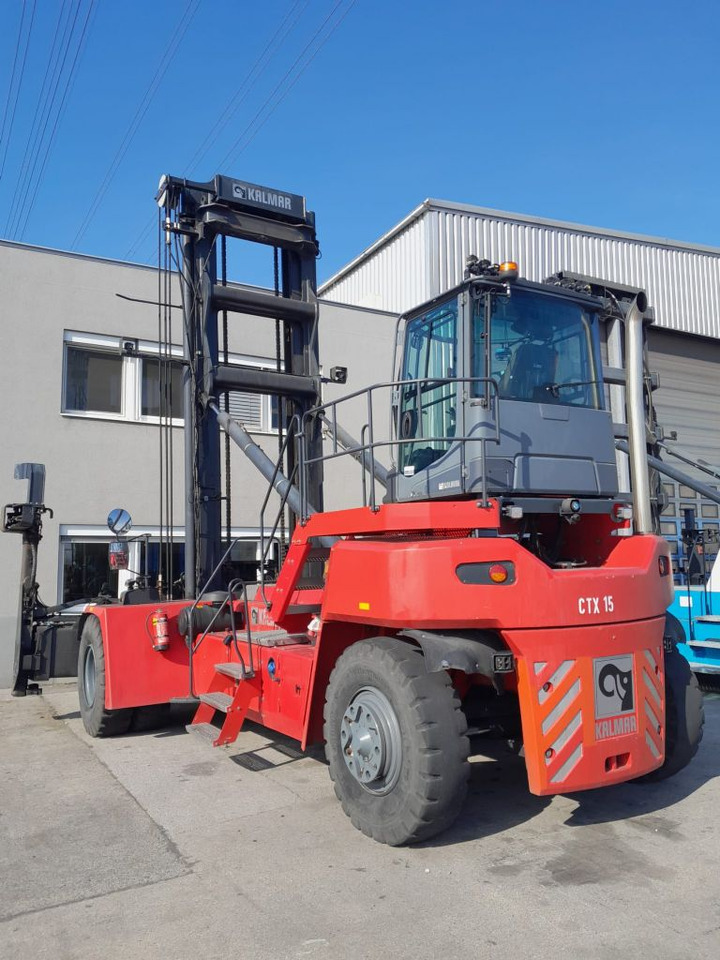 Kalmar DCG100-45ED4 - Reach stacker: picture 2 Kalmar DCG100-45ED4 - Reach stacker: picture 2