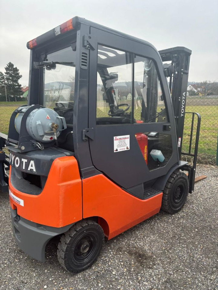 Toyota Tonero 02-8FGF15 - Forklift: picture 1 Toyota Tonero 02-8FGF15 - Forklift: picture 1
