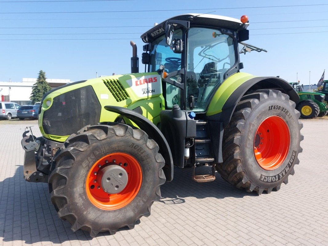 Farm tractor CLAAS Axion 850: picture 8