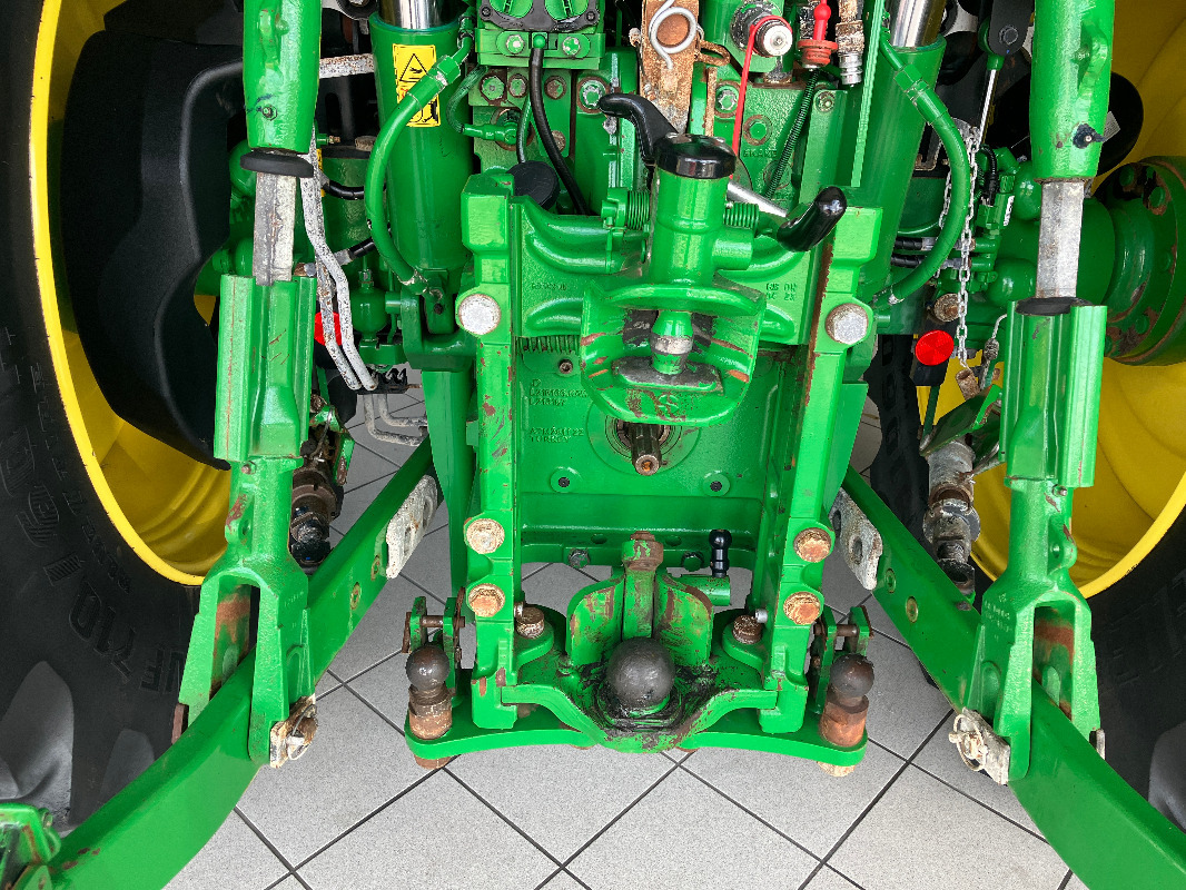 John Deere 6R185 - Farm tractor: picture 3 John Deere 6R185 - Farm tractor: picture 3