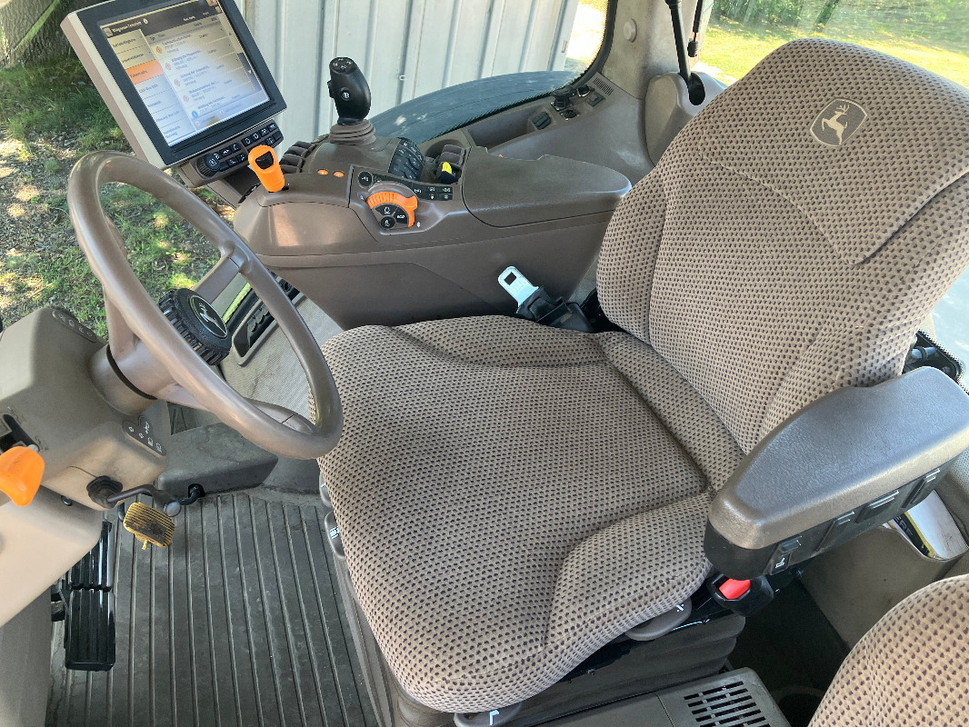 John Deere 8400R - Farm tractor: picture 4 John Deere 8400R - Farm tractor: picture 4
