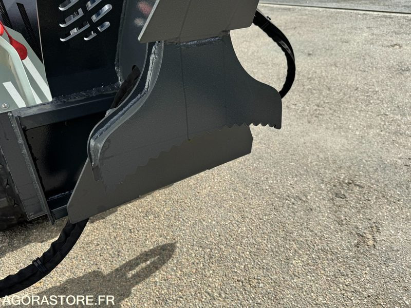 Grappin forestier avec rotator pour mini chargeuse à chenilles - Agricultural machinery: picture 4 Grappin forestier avec rotator pour mini chargeuse à chenilles - Agricultural machinery: picture 4