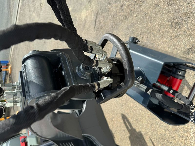 Grappin forestier avec rotator pour mini chargeuse à chenilles - Agricultural machinery: picture 5 Grappin forestier avec rotator pour mini chargeuse à chenilles - Agricultural machinery: picture 5