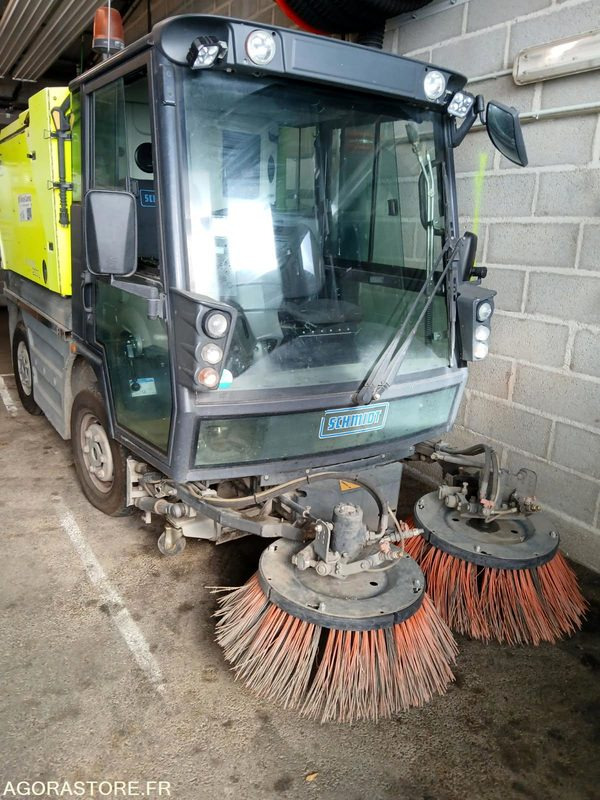 Balayeuse - Road sweeper: picture 2 Balayeuse - Road sweeper: picture 2