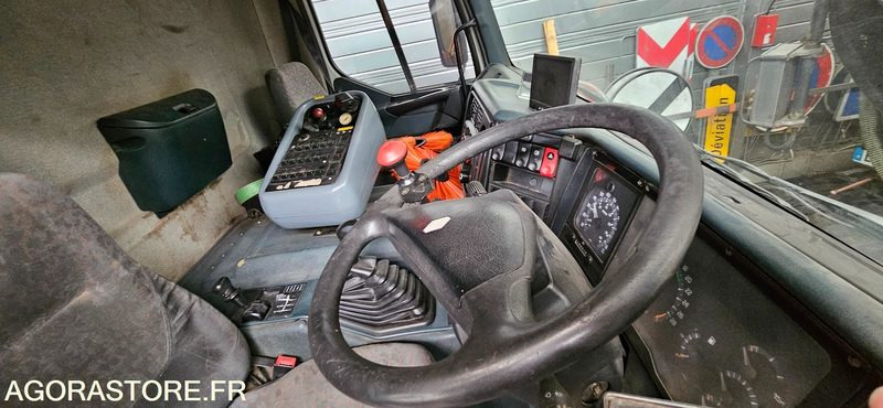 Balayeuse SCARAB MAJOR/Renault DK485AH Non roulant (Vente uniquement Export) - Road sweeper: picture 5 Balayeuse SCARAB MAJOR/Renault DK485AH Non roulant (Vente uniquement Export) - Road sweeper: picture 5