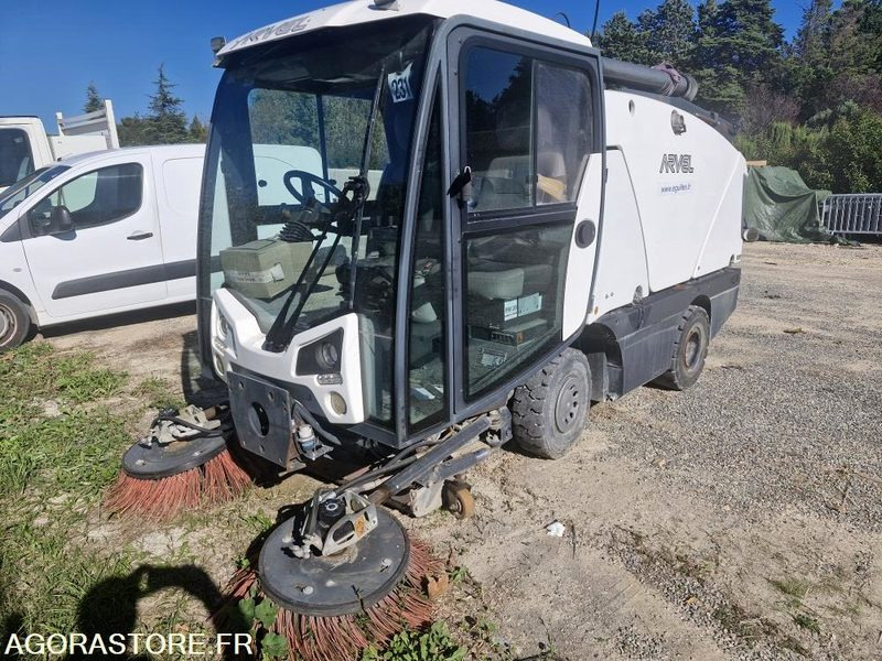 Balayeuse SCHMIDT 2242 heures 2017 - Road sweeper: picture 1 Balayeuse SCHMIDT 2242 heures 2017 - Road sweeper: picture 1