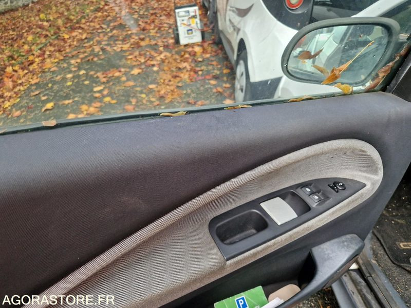 Bollore Bluecar - 90913 -2012- CL258XL - Car: picture 4 Bollore Bluecar - 90913 -2012- CL258XL - Car: picture 4