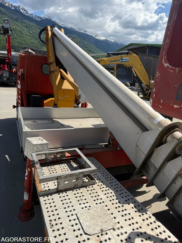 CAMION NACELLE 22M - 5530 H - 97 000 KM - 2010 - Truck mounted aerial platform: picture 5 CAMION NACELLE 22M - 5530 H - 97 000 KM - 2010 - Truck mounted aerial platform: picture 5