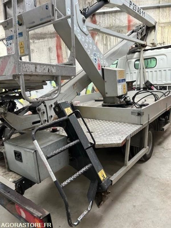 CAMION NACELLE NISSAN IMER P 23 AS 11 2013 20 000 KM - Truck mounted aerial platform: picture 3 CAMION NACELLE NISSAN IMER P 23 AS 11 2013 20 000 KM - Truck mounted aerial platform: picture 3