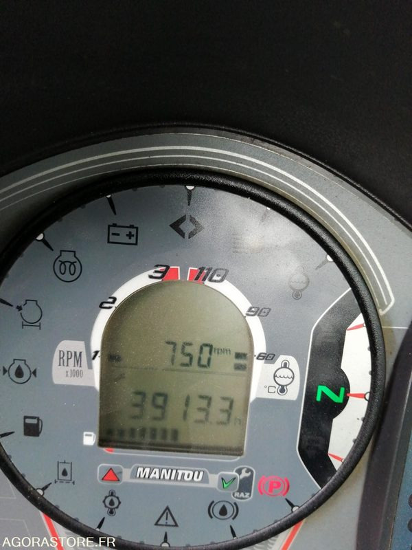 CHARIOT TELESCOPIQUE FIXE - MANITOU - 2.5 T - 2014 / 3910 HEURES - Telescopic handler: picture 4 CHARIOT TELESCOPIQUE FIXE - MANITOU - 2.5 T - 2014 / 3910 HEURES - Telescopic handler: picture 4