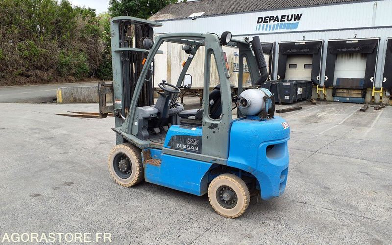 Chariot élévateur frontal GAZ Nissan 2827 heures Triplex UD02A25PQ - 3F550 - Forklift: picture 2 Chariot élévateur frontal GAZ Nissan 2827 heures Triplex UD02A25PQ - 3F550 - Forklift: picture 2