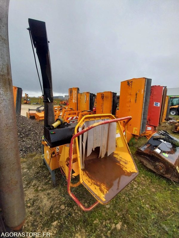 DECHIQUETEUSE DE BRANCHES NOREMAT B160 - Wood chipper: picture 2 DECHIQUETEUSE DE BRANCHES NOREMAT B160 - Wood chipper: picture 2