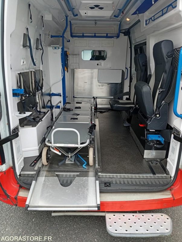 EH-025-LT - Roulant - RENAULT MASTER - VASP - 363 000 Kms - Ambulance: picture 5 EH-025-LT - Roulant - RENAULT MASTER - VASP - 363 000 Kms - Ambulance: picture 5