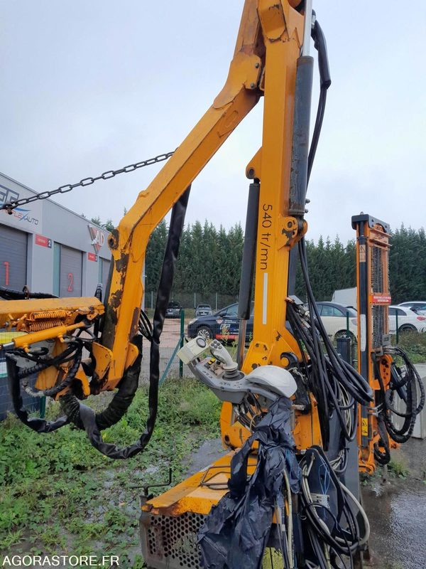 EPAREUSE NOREMAT TONICA + FAUCHEUSE SOUS GLISSIERE MENARD - Boom mower: picture 1 EPAREUSE NOREMAT TONICA + FAUCHEUSE SOUS GLISSIERE MENARD - Boom mower: picture 1