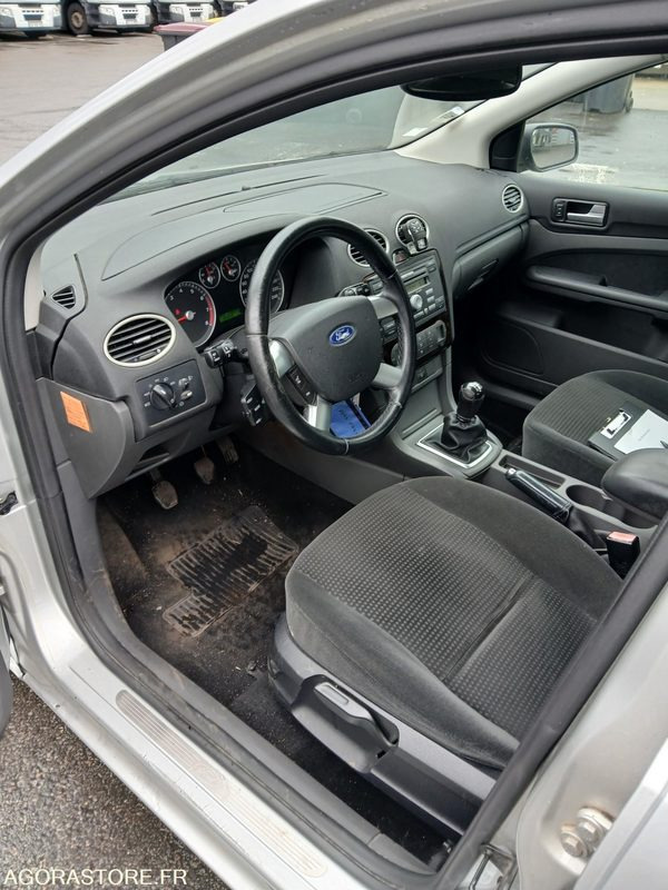 FORD FOCUS 1.8 ESSENCE - 2006 - 135 225 km - Car: picture 4 FORD FOCUS 1.8 ESSENCE - 2006 - 135 225 km - Car: picture 4