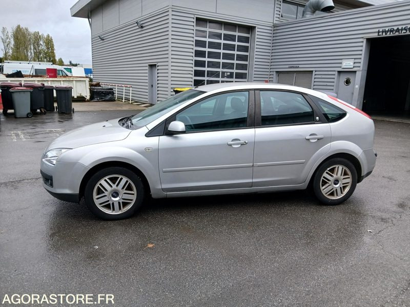 FORD FOCUS 1.8 ESSENCE - 2006 - 135 225 km - Car: picture 3 FORD FOCUS 1.8 ESSENCE - 2006 - 135 225 km - Car: picture 3