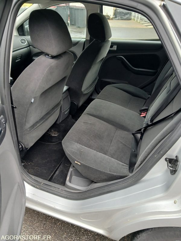 FORD FOCUS 1.8 ESSENCE - 2006 - 135 225 km - Car: picture 5 FORD FOCUS 1.8 ESSENCE - 2006 - 135 225 km - Car: picture 5