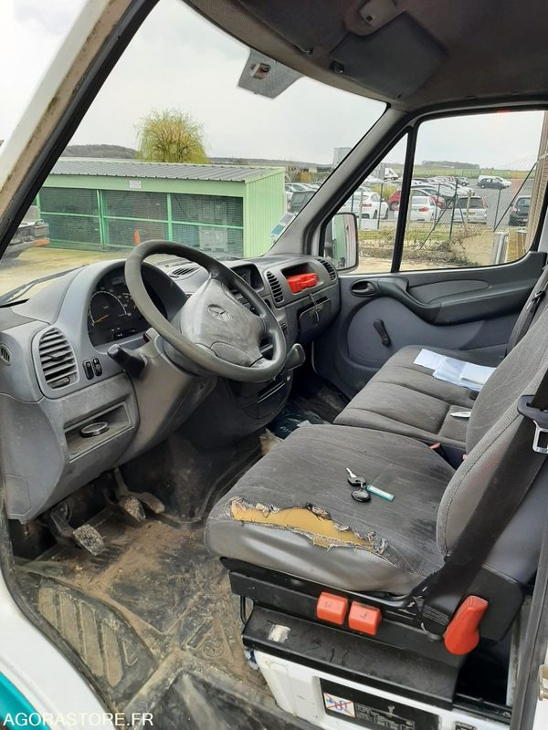 FOURGON MERCEDES DB-088-AT - 2001 - 346 061 KM - Panel van: picture 5 FOURGON MERCEDES DB-088-AT - 2001 - 346 061 KM - Panel van: picture 5