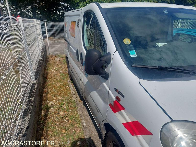 FOURGON RENAULT TRAFIC - 2011/ 230 000 KM - Panel van: picture 3 FOURGON RENAULT TRAFIC - 2011/ 230 000 KM - Panel van: picture 3