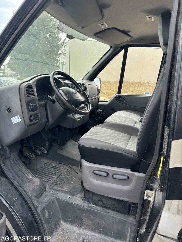 Fourgon FORD - Transport de 2 Chevaux - 2004 - 137 510 KM - Panel van: picture 5 Fourgon FORD - Transport de 2 Chevaux - 2004 - 137 510 KM - Panel van: picture 5