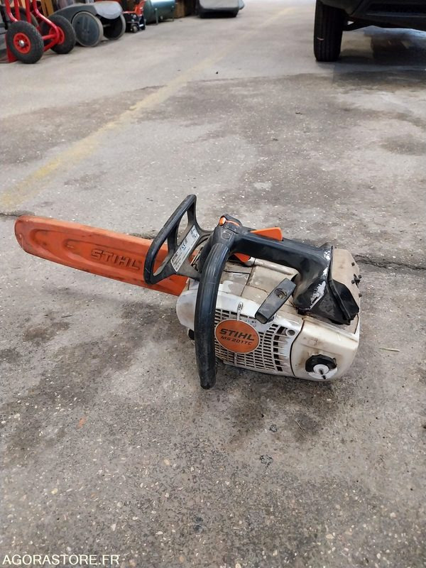LOT de 3 tronçonneuses STIHL / - Garden equipment: picture 3 LOT de 3 tronçonneuses STIHL / - Garden equipment: picture 3