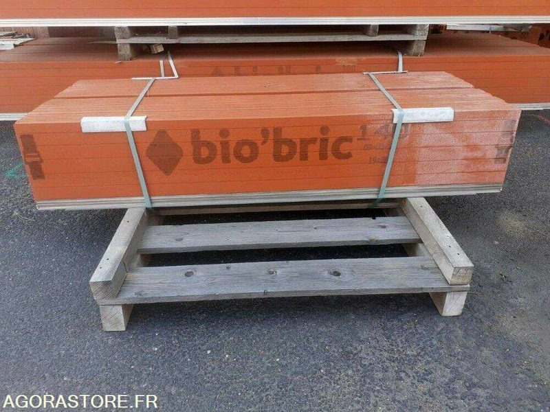 Lot de 12 coffres caisson de volet roulant tunnel préfabriqué BIO'BRIC - Tool/ Equipment: picture 2 Lot de 12 coffres caisson de volet roulant tunnel préfabriqué BIO'BRIC - Tool/ Equipment: picture 2