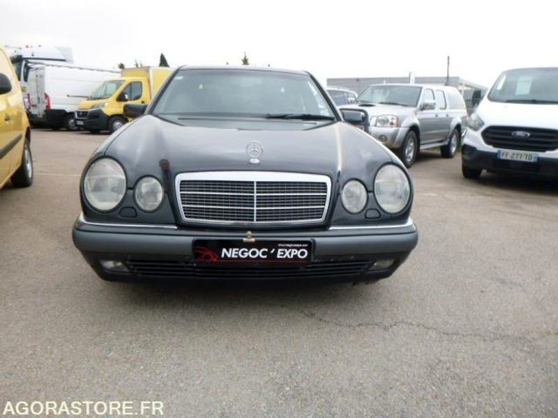 MERCEDES classe E 420 v8 W210 - 1996 - immatriculation espagnole - Car: picture 3 MERCEDES classe E 420 v8 W210 - 1996 - immatriculation espagnole - Car: picture 3