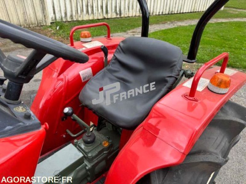 MICROTRACTEUR YANMAR 20CV 2 CYLINDRES 1150CM3 D'OCCASION 2RM TRES BON ETAT 810H - Farm tractor: picture 4 MICROTRACTEUR YANMAR 20CV 2 CYLINDRES 1150CM3 D'OCCASION 2RM TRES BON ETAT 810H - Farm tractor: picture 4