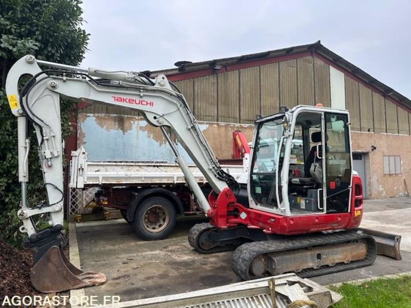 MINI PELLE TAKEUCHI - Mini excavator: picture 1 MINI PELLE TAKEUCHI - Mini excavator: picture 1